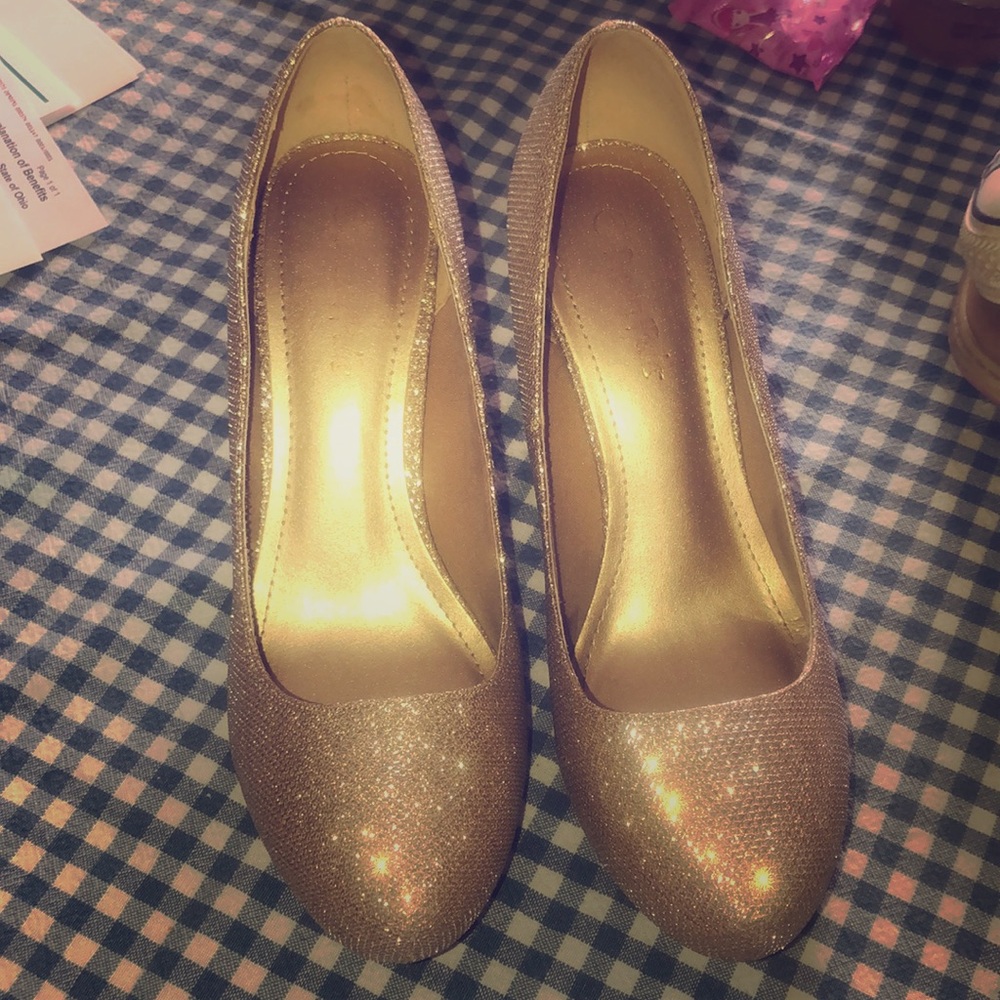 Gold Pumps